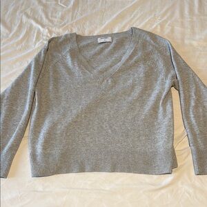 Old Navy Gray V-Neck Women's Sweater